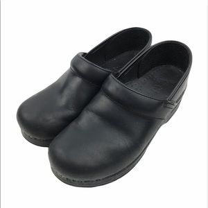 Dansko Matt Black Leather Clogs size UK38/US7.5-8